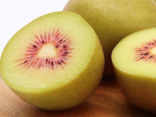 產地食材 ▎紅心獼猴桃 甜到心尖上 鮮嫩甜軟又多汁,滿滿維c