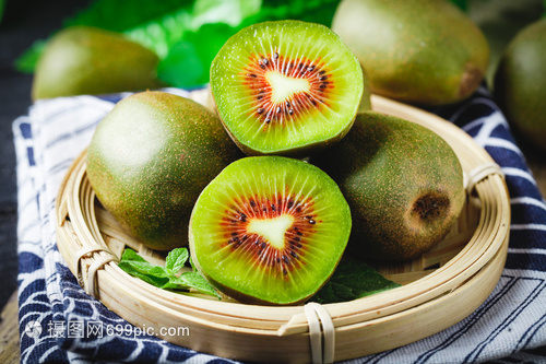 新鮮紅心奇異果