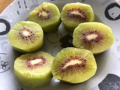 本土紅心獼猴桃上市,今年還試種了不用剝皮的軟棗獼猴桃